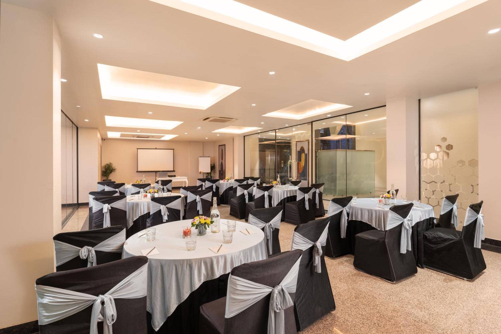 Foxtrail, Sector 42 - Am Hotel Kollection Ґурґаон Екстер'єр фото
