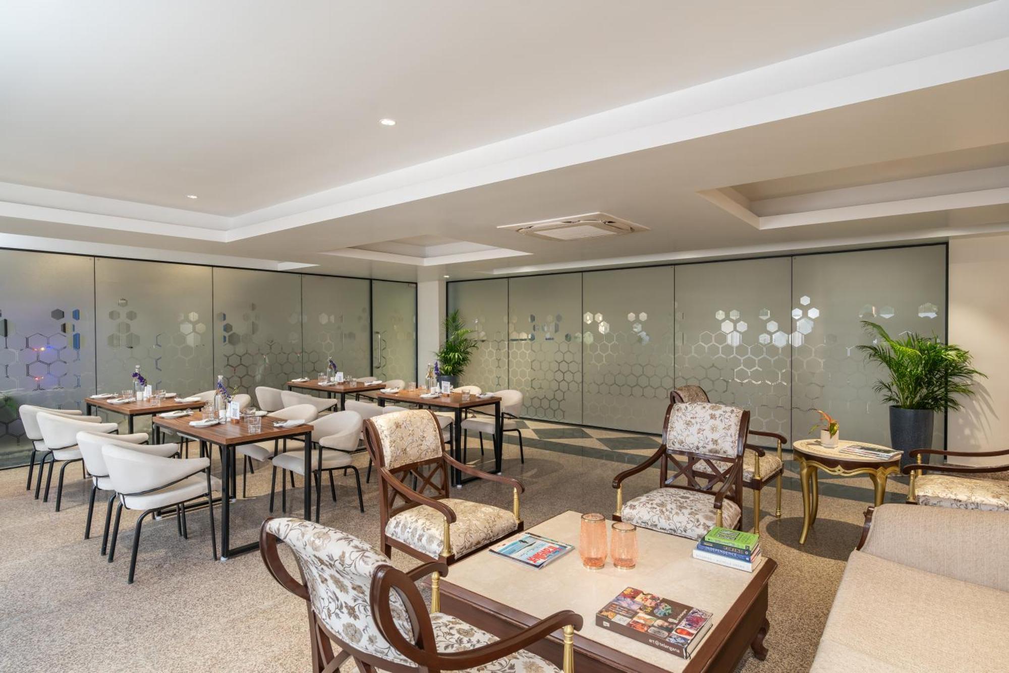 Foxtrail, Sector 42 - Am Hotel Kollection Ґурґаон Екстер'єр фото